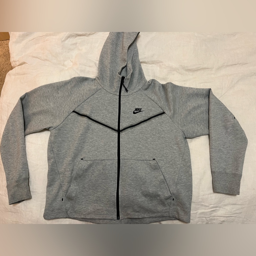 Nike Women’s Grey Tech Fleece Hoodie (size L)